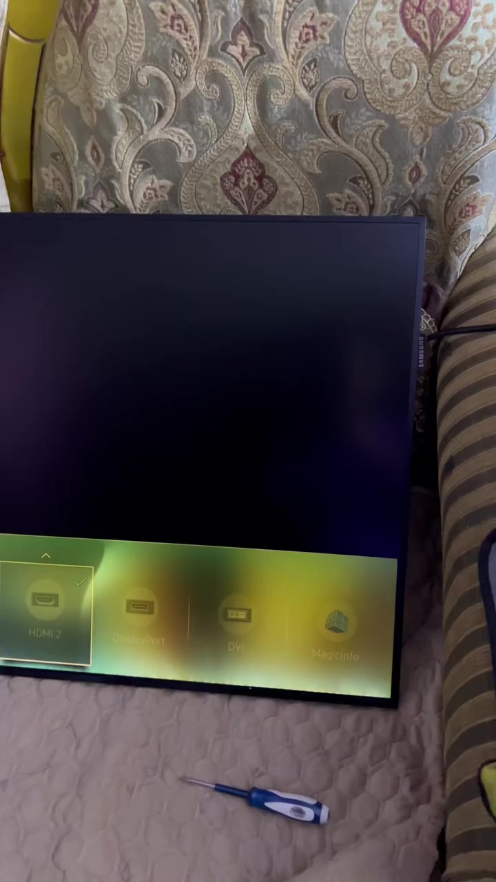 شاشه سامسونك حجم 43 سمارت 4K
شوف الفيديو ونطي سعر وبلعافيه عليك ***********
