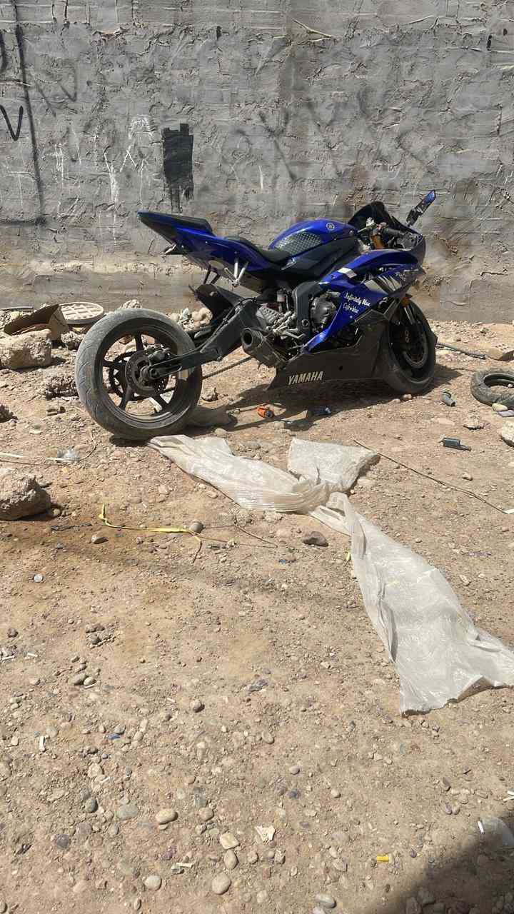 للبيع دراجة نارية ياماها R6
 • الاسم الكامل: Yamaha YZF-R6
 • الموديل: 2006
 • السعة: 600cc
 • عدد السلندرات: 4 سلندر
 • ناقل الحركة: يدوي (قير)
 • اللون: (ازرق)
 • الكفرات : كاملة وصابغهن مرجعهن بلاد ونضيفات بس يرادلها شد
 • الحالة: شغالة وتمشي، تحتاج فحص/صيانة حسب رغبة المشتري
      • تسجيل الدراجة : رقم بس ما مستلم الرقم حولها باسمك واستلم الرقم
 • التزويدات : عليها هاوزن وزنجيل اصلي سعرة 80 دولار واكزوز اكرابوفكج 
 • الملاحظات: الدراجة تشتغل طبيعي
 • يوجد صوت بالمحرك عند الحرارة (مذكور بكل صراحة)
 • بدون حوادث 
 • سبب البيع: ظروف خاصة

📍 الموقع: (البصرة / ابو الخصيب)
📞 للتواصل: ‭٠٧٧٦ ٢٧٥ ٠٥٦٢‬ واتساب او شريحة
