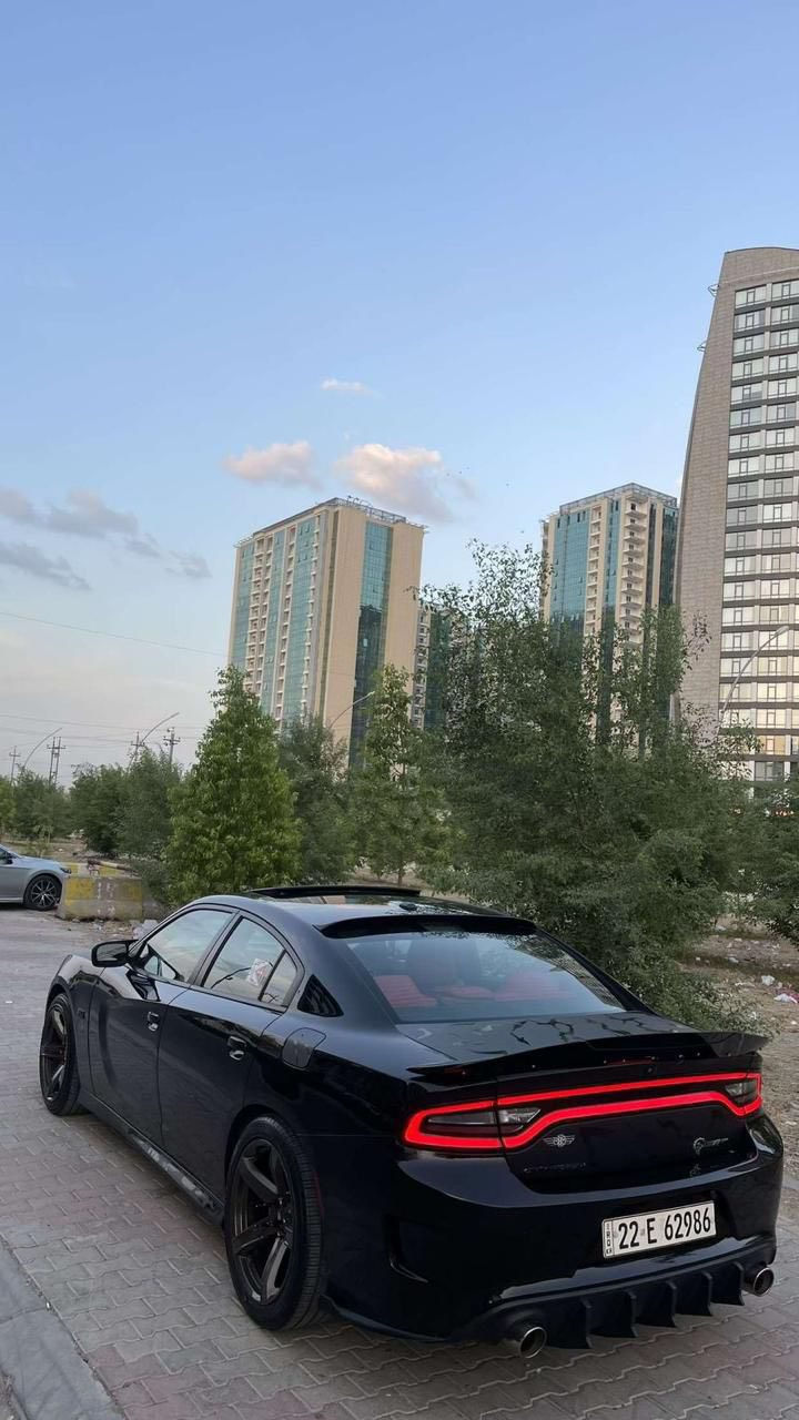 السلام عليكم
جارجر  sxt plus موديل 2019

السياره ماشيه 77 الف 

حادثها ب امريكا جاملغين الايمن مبدل والايسر معدل بارد وبالعراق بدلت الباب الي خلف السايق
رايدهة ب 195 وبيهة مجال بسيط

مكانها بغداد البنوك

***********
