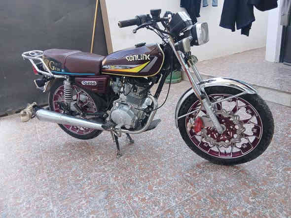 السلام عليكم دراجه إيراني مديل24باب اول ابو الختم سولنك وزن ثقيل كامل مكمله مابي نقص كلشي كلها شغال منفيس سويجات كامل على24حبايه مكينه200cc مكاني سامراء  
مفتوح مره وحده فقط السعر600وبيها مجال للشراي 
***********
