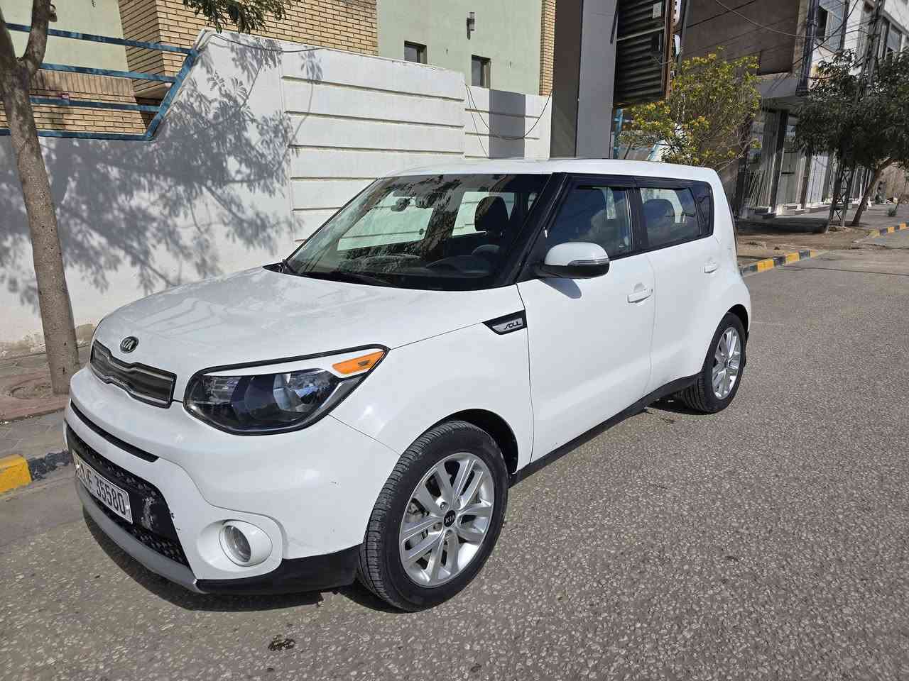كيا صول
وارد امريكي 
المكان كربلاء 
الموديل :٢٠١٩  
اللون : ابيض
رقم بغداد  تحويل مباشر 
عداد المسافه : ٣٠ الف ميل
حجم المحرك : ٤ سلندر ٢٠٠٠ 
المواصفات عادية
شاشة  - تحكم سترين - كامرة خلفيه
ويل كب - 
الضرر : جاملغ خلفي بدون ايرباك و السونار مرفق وجميع التفاصيل موجودة بالصور
السياره جدا نظيفة و بدون نواقص 
١#السعر ١٢٥ ورقة للاستفسار  الاتصال 📞
***********
