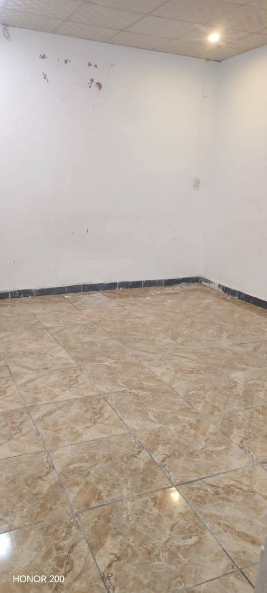 بيت للايجار السعر 300بي مجال ابي الخصيب شارع الوسطي غرفه النوم ودوانيه وكراج ومطبخ وحمام سراميك سقف ثانوي مجاري ماي كهرباء مدارس سوك كل الخدمات يمك  ***********
