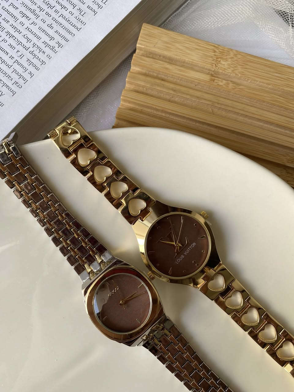 أناقة المرأة تبدأ من التفاصيل الصغيرة التي تنتقيها🤍✨
تأنقي من ساعة نسائية بلون ساحر ومميز منchic -store  
السعر 10.000 الاف دينار 
‎ يزهاك وانتِ تحلينه💎  
متوفر توصيل داخل العزيزية-جميع المحافضات


**إذا كنت صاحب هذا الإعلان وتريد حذفه لأي سبب، رجاءا أرسل رسالة إلى الدعم الفني**