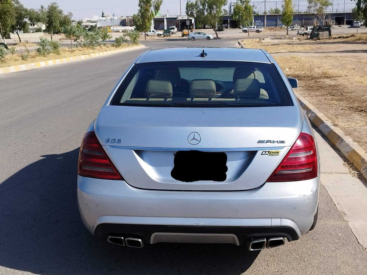 mercedes S63 amg  2008

بەناوی خوا  
mercedes s63 2008  v8 biturbo بۆ فرۆستن  2013 کراوە بە 2008
ساغە بێ دەعم و لێدران   تانها دوو پارچەی بۆیاخی ئەوروپایە بێ ناوگرتن
گێر و مەکینەو کارەبایی بەشەرت  هەموو گیانی وەک  شەریکە ئیش ئەکات  
ناوەوەی  لە دەروەی جوانترە  
درگا سەحبە 
دەبڵەکانێ  چوبە مەزبوتە
چواری ویلی  مایباخی بۆ بەسراوە 
چواری تایەی لۆکی لە ژێرە 
تازە  سێرفزی بۆ  کراوە 
یەک دینار مەسرەفی تیا نیە 
قەرزو و قیستم نیە
گۆرنەوە ئەکەم بە شاهینەی  ساخ  وەک ئەم جوان بێت  
کۆدی بۆ  کراوە
75 وەرەقەو مەعمەلە شوێن چەمچەماڵ ژم *********** السليمانية, العراق
