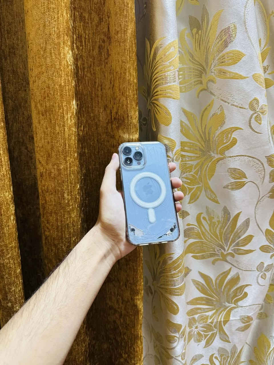 ايفون 13 برو ماكس بس زهره مكسور الباقي كفاله بيع مراوس عربي شرق اوسط ذاكره 256 بطاريه 86 ملحقاته كامله السعر 550 شراي يتصل***********
