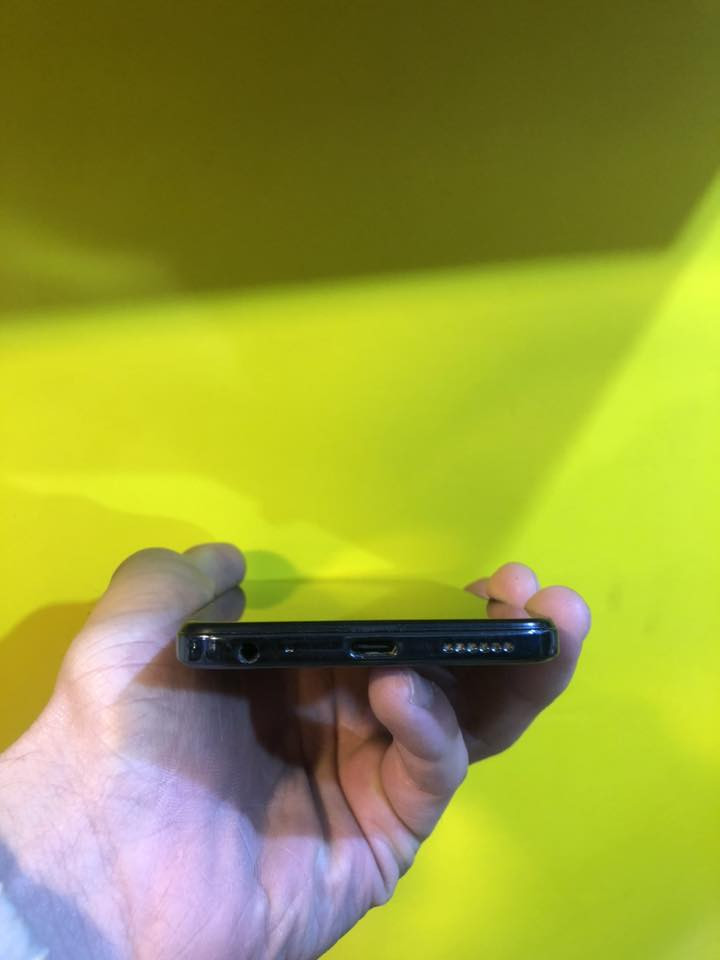 جهاز لبيع جديد صاله سبوع من مفتوح غراضه كامله زلخ مابي ذاكره 128 عشوايه ٨+٤ السعر ١٣٠وبي مجال التصال ***********
