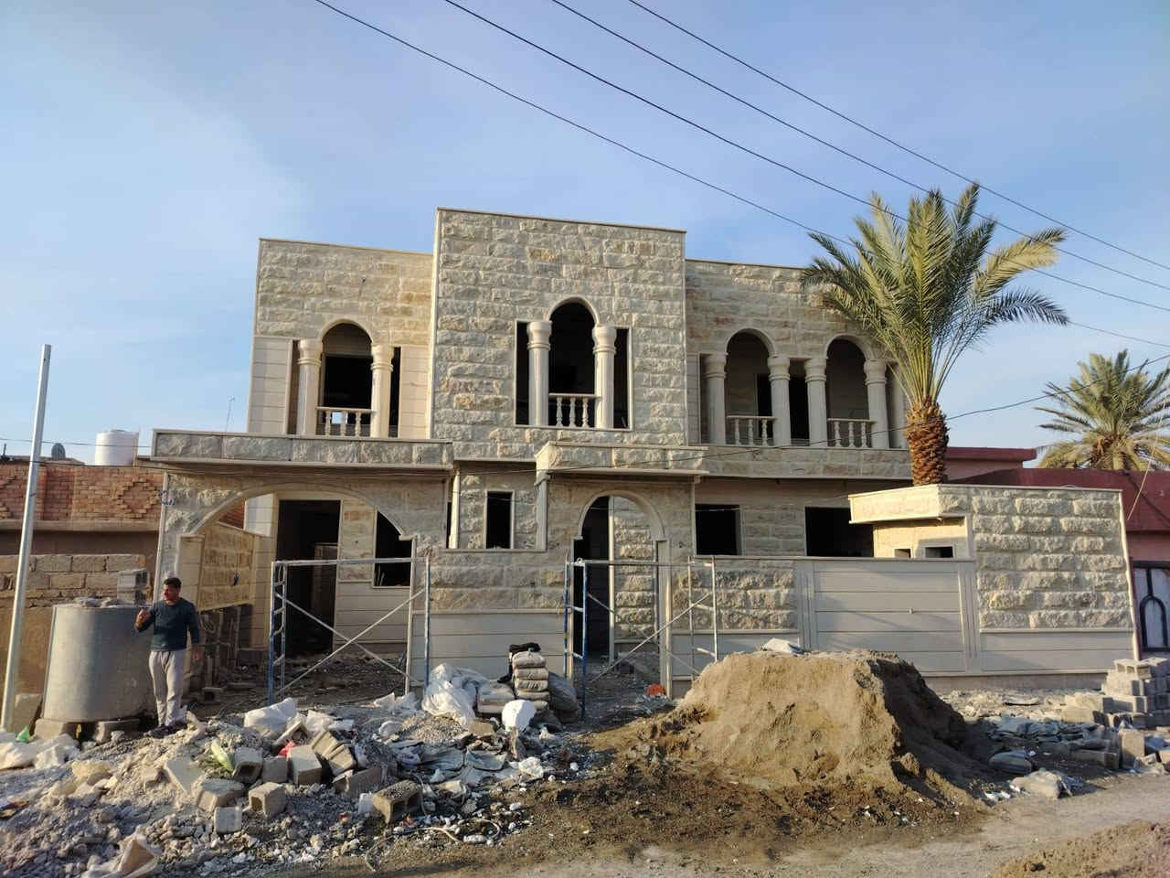 السلام عليكم كادر حجر حلان متفرغ للعمل كوبلينات واجهات  ***********
