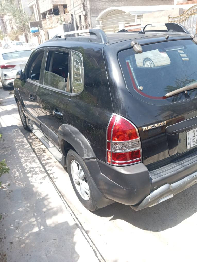 السلام عليكم توسان 2009 خليجي
 سيارة بأسمي الرقم بغداد حلو (اربع ارقام) دولي مشروع وطني- هزة جديدة
 سيارة خير من الله واحلى من الصور جاهزة وترايك وين ما يعجبك
بيها قطعة واحدة صبغ بس البنيد بسبب جراد بدون تبديل{ السونار مرفق مع الصور بالمنشور} 
 كير /محرك/ تبريد /صدر خلفي امامي/ تخم تاير ويلكم/ دوشمة نظيفة كله بشكل ممتاز 
المواصفات:  المحرك اربعه سلندر- دوش المرغوب
 الداخل مالتها اسود 
مكاني بغداد
 السعر المطلوب ١١٠ ورقة وبيها مجال للشراي
للاستفسار التواصل على الرقم *********** بغداد, العراق
