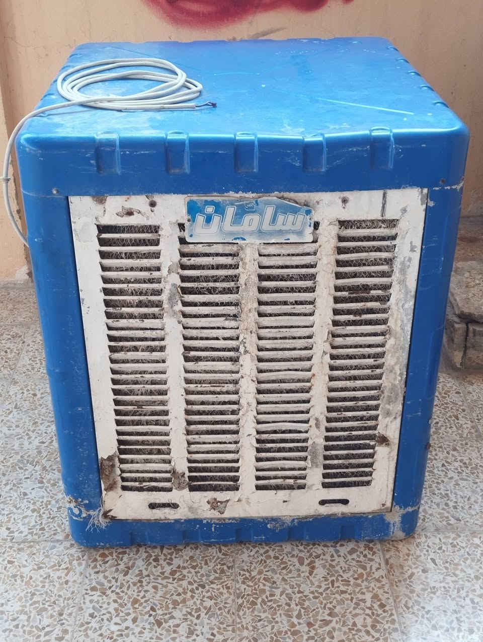 مبردة مال كبل  ثكيلة مستعمل بس اخو الجديد ماطور مالها جديد ابو الطقات ثنين حتى لحف بيها بس اخذها وشغلها سعرها 100وبيها مجال مكانها موصل/ سادة بعويزة 
*********** بيها واتساب هم
