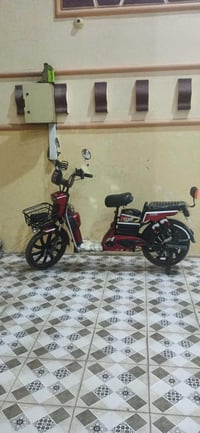 دراجه البيع 5 بطاريات موديل 25 بعدهاا جديده بطاريات فول سعرهاا 250 وبي...