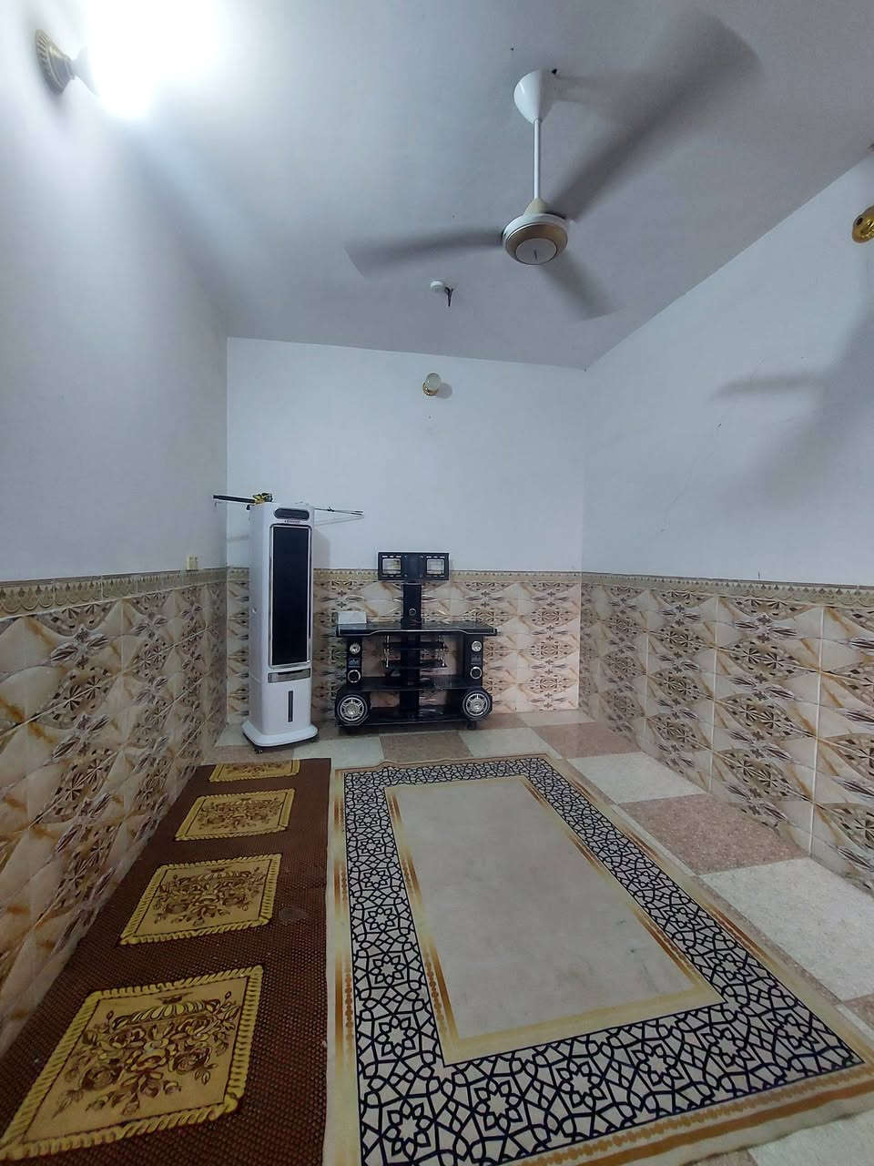 السلام عليكم بيت للبيع المساحه ١٤٠ سند زراعي حولي البنون مجاور معهد القلم وتوجد أيضا قطعه ارض ٢٠٤
الرقم ***********
