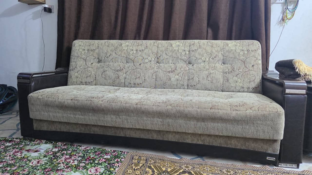 ٢تخم قنفات حجم كبير ٢تخم قنفات حجم صغير ويتم تحويله إلى سرير مستعمل ***********
