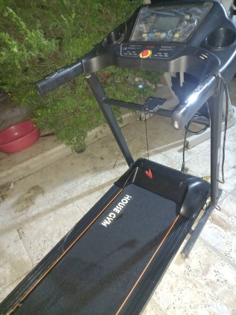 جهاز جري استخدام منزلي نضيف جدا وزن يتحمل ١٢٠كيلو سعره ١٧٥  بي حزام تكسير شحوم تدليك جسم كامل موصفات مبي ثري سماعات بلوتوث العنوان بغداد *********** .
