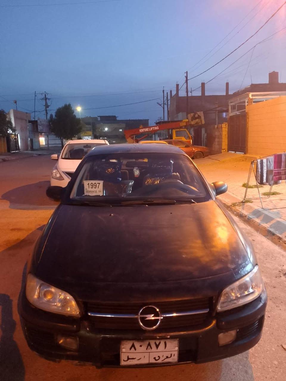 السلام عليكم اوبل بزون موديل 95السياره محرك وكير شرط تايرات جدد السياره كلها بلاديه مابيها بقطرت خياس ولا معجون صاحبها مسافر بيها وكاله خاصه السعر ٢٤ وبيها ترهم مراوس مجال للتواصل ***********
