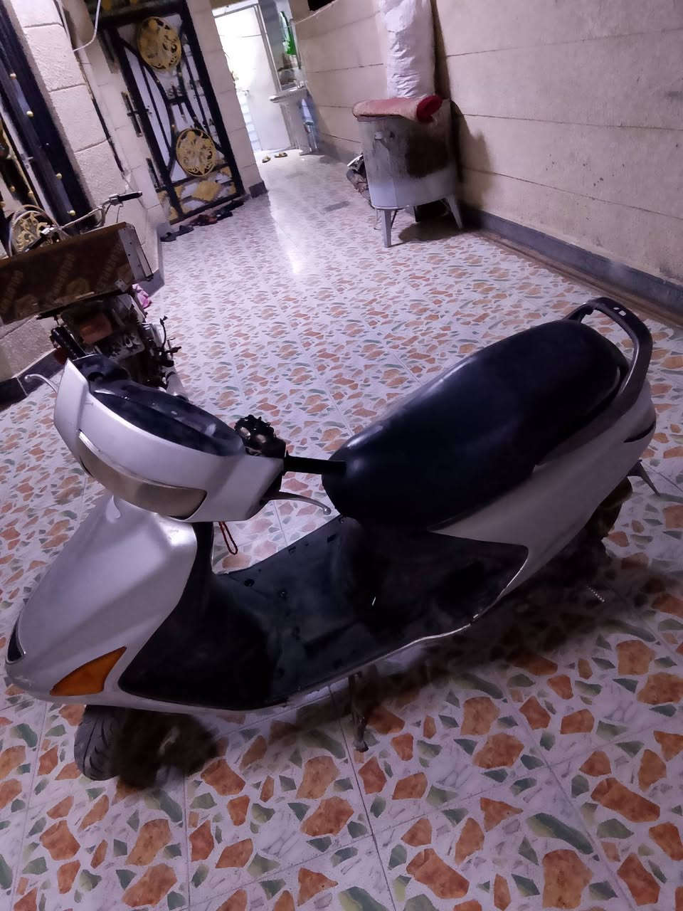 السلام عليكم اخوان دراجة فراشة البيع دراجة نضيفة المكينة مفتوح كهربائيات شقاله ناقصها باتري السعر 400المكان بصره ابل خصيب شارع ابو كوصرا الرقم ***********
