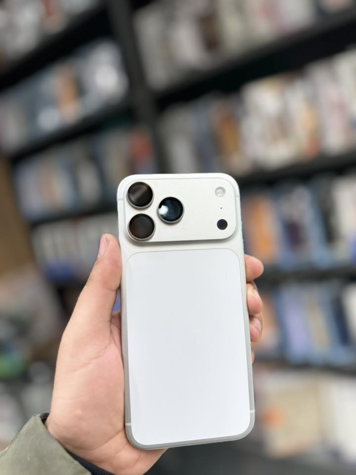 السلام عليكم 
ايفون 17 برو ماكس 
شريحه 
ذاكره 256
بعده نضيف بطاريه 🔋100 
عدد الدورات 15
جهاز مستخدم شي قليل 
لون رصاصي 
سعر 1900

***********
العلوان بغداد زبونه شارع الربيعي
