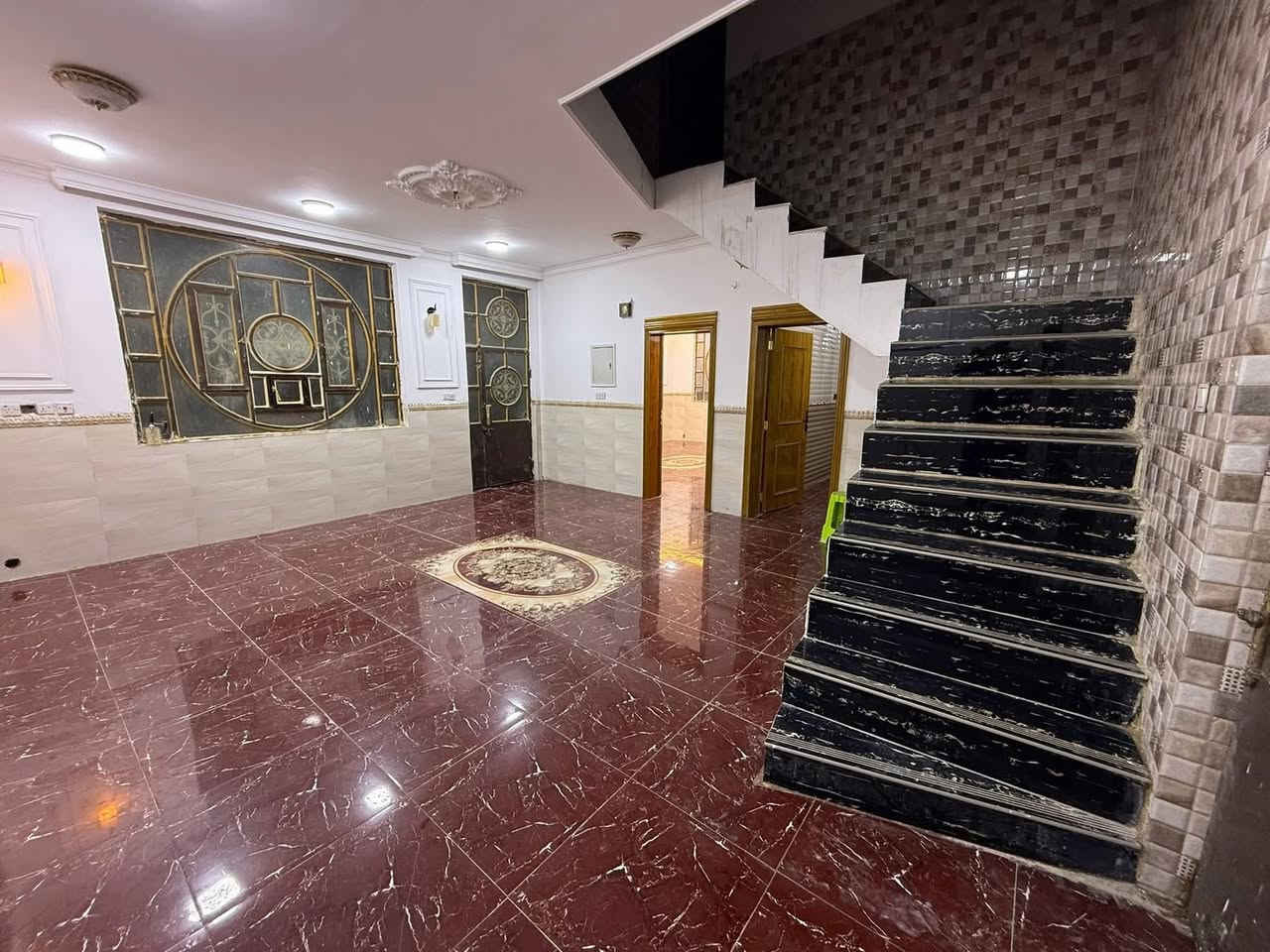 🏠بيت للبيع
📍حي الصادق شارع العوادين 

📐مساحه ٣٠٠م

🕍الطابق الاول :٢ غرف استقبال صاله مطبخ صحيات ٢ منور٢  طارمه حديقه 

🏯الطابق الثاني : ٤ غرف صاله 

#مكتب_الشراع_للعقار

📍الشوملي تقاطع زكي مقابيل صيدليه شيماء

🔺بيع وشراء العقارت 🔺إداره إملاك🔺إيجار🔺إستثمار
🔺نبيع عقارك بأسرع وقت وبأفضل سعر
🔺ثقتكم اساس نجاحنا..وخدمتكم أولويتنا...
🔺فرص عقارية مدروسة.. وخطوات ثابتة نحو النجاح
🔺خبرة وثقة للبيع والشراء والتأجير
🔺إمانه🔺مصداقيه🔺إلتزام

📞للإستفسار 

***********☎️
***********☎️
***********☎️
