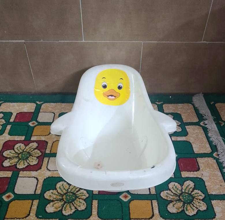 السلام عليكم عندي بنكه سقفيه شغاله يحتاجلها فقط ريمونت السعر 15وعندي صحن ستلايت نظيف  جداً مع الواير جديد غير مستخدم الصحن والواير ب10ثنينهن وعندي كاروك نظيف السعر 10وعندي مسبح مال اطفال السعر 10العنوان بغداد الامين الثانية اسكينه شارع المكاتب رقم الهاتف***********يوجد واتساب توصيل ماعندي
