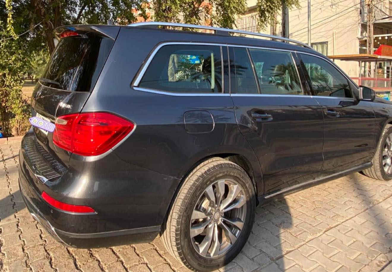 السلام عليكم 

مارسدس GL 450 2013 رقم شمالي 
مواصفات الـ GL غنيه عن التعريف اعلى فئه بالمارسدس 
السياره بيه قطع ابيع حزام فقط خدوش بدون اي حادث ولا داخل 
السونار مرفق مع الصور
ماشيه ١٨٠ الف ميل
اي نقص مابيه السياره 
السعر : 24.000 دولار و بيها مجال بسيط
باسمي تريد تحويل تريد وكاله
للاتصال : ***********
غير متواجد على الماسنجر
