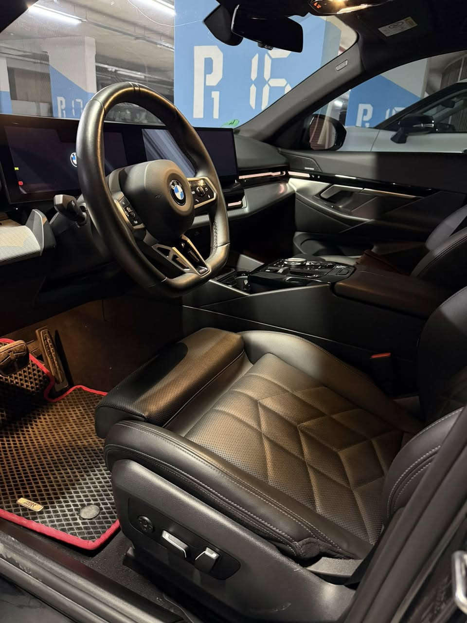 السلام عليكم للبيع بي إم دبليو حجم 520 وارد الماني مكفول من الحادث والصبغ ماشيه 46000كم ام بدي بلادي فول عدا السلايت وكامره وحده موديل 2024 رقم اربيل السعر 40000$ للاتصال *********** بغداد
