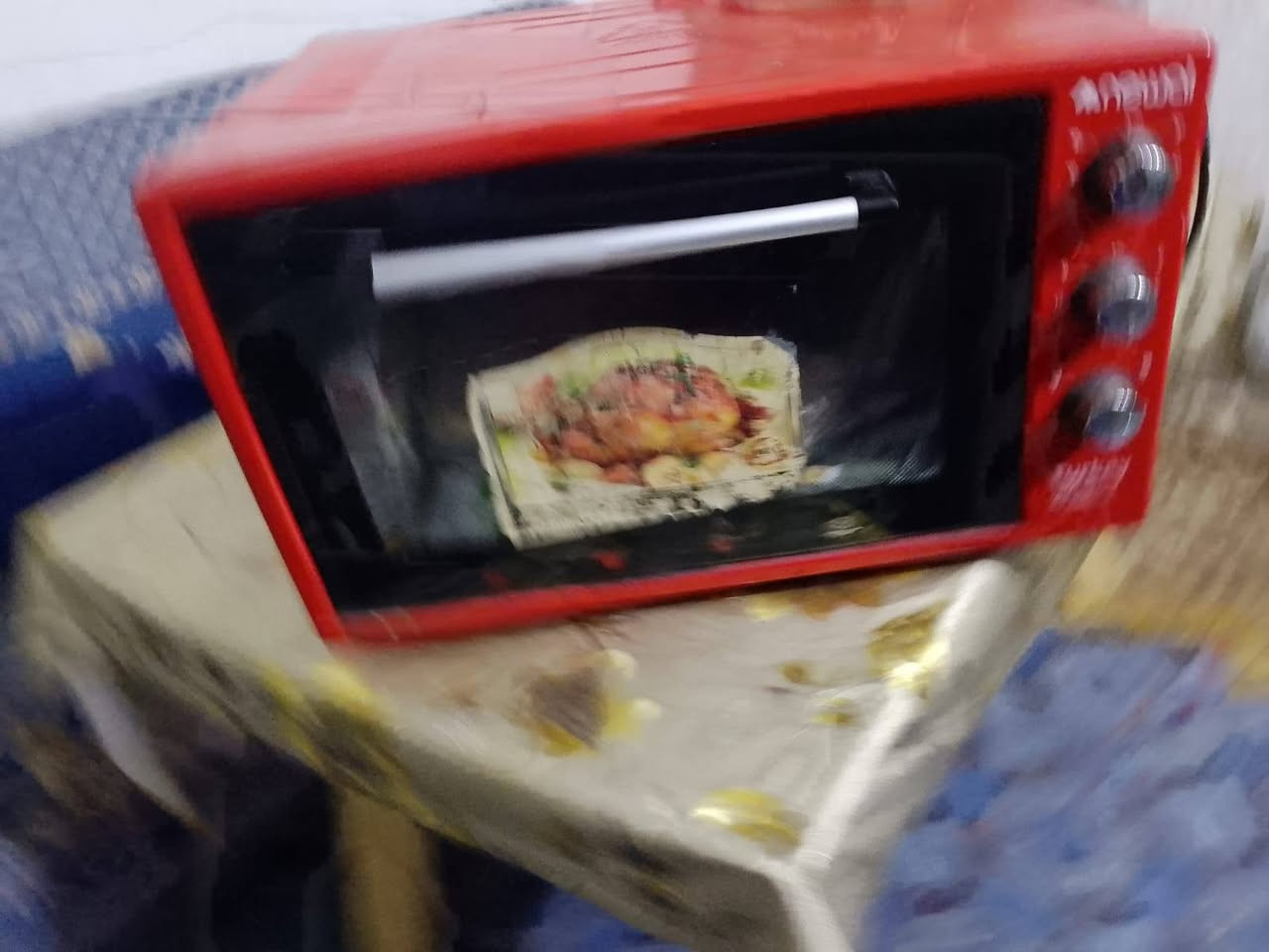 للبيع طباخ جديد مامستعمل 40 + اوفن مستعمل شي قليل 50
***********
