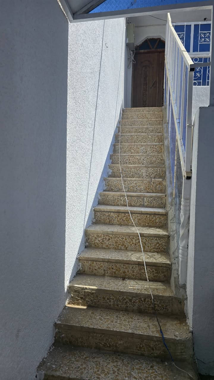 🏠دار للبيــع🏠
🟥التفاصيــل👇
🟥المنطقة : حي المعلمين الجديد شارع البطاقه الوطنيه خلف أفرن صمون الرحمن
🟥المساحة : ١٥٦م 
🟥طابو صرف بسمـي 
🟥يتكون من طابقين كل طابق مفصول عن الاخر 
💥 كل طابق يحتوي (صاله ،وغرفتين وحمام ،ومطبخ)
🟥 للاستفسار الاتصال على رقم الهاتف ***********
***********
