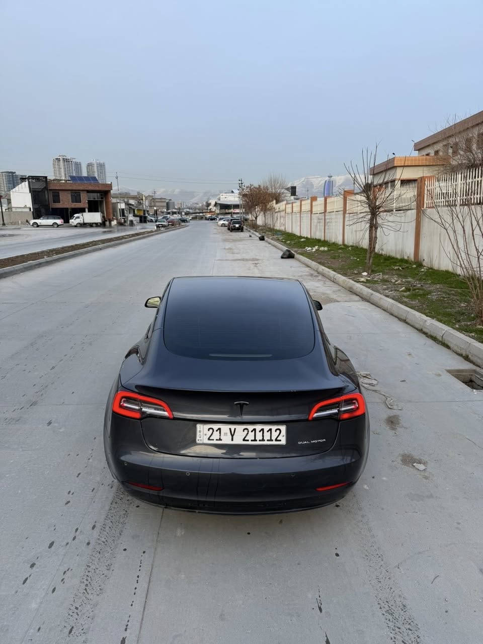 Tesla dual motor long range 2022
دەبڵ ماتۆڕ
Autopilot 
فول شەحن بێت ٥٥٠ کیلۆمەتر ئەڕوات
بێ بۆیاخ تەنیا یەک بست ساردی هەیە بە سنوقەکەیەوە بێ ناوگرتن و هەموو گیانی بە شەرت

شەحنی ئەسڵی شەریکەی لەسەرە

١٨٥ گەڵا و معامەلە

***********
