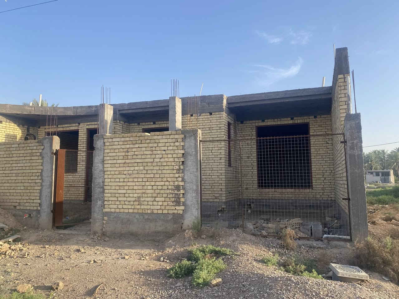 الدار للبيع 
مساحة ٢٥٠ م طابو صرف شارع ٢٠ الموضفين 
للاستفسار اكثر ***********
