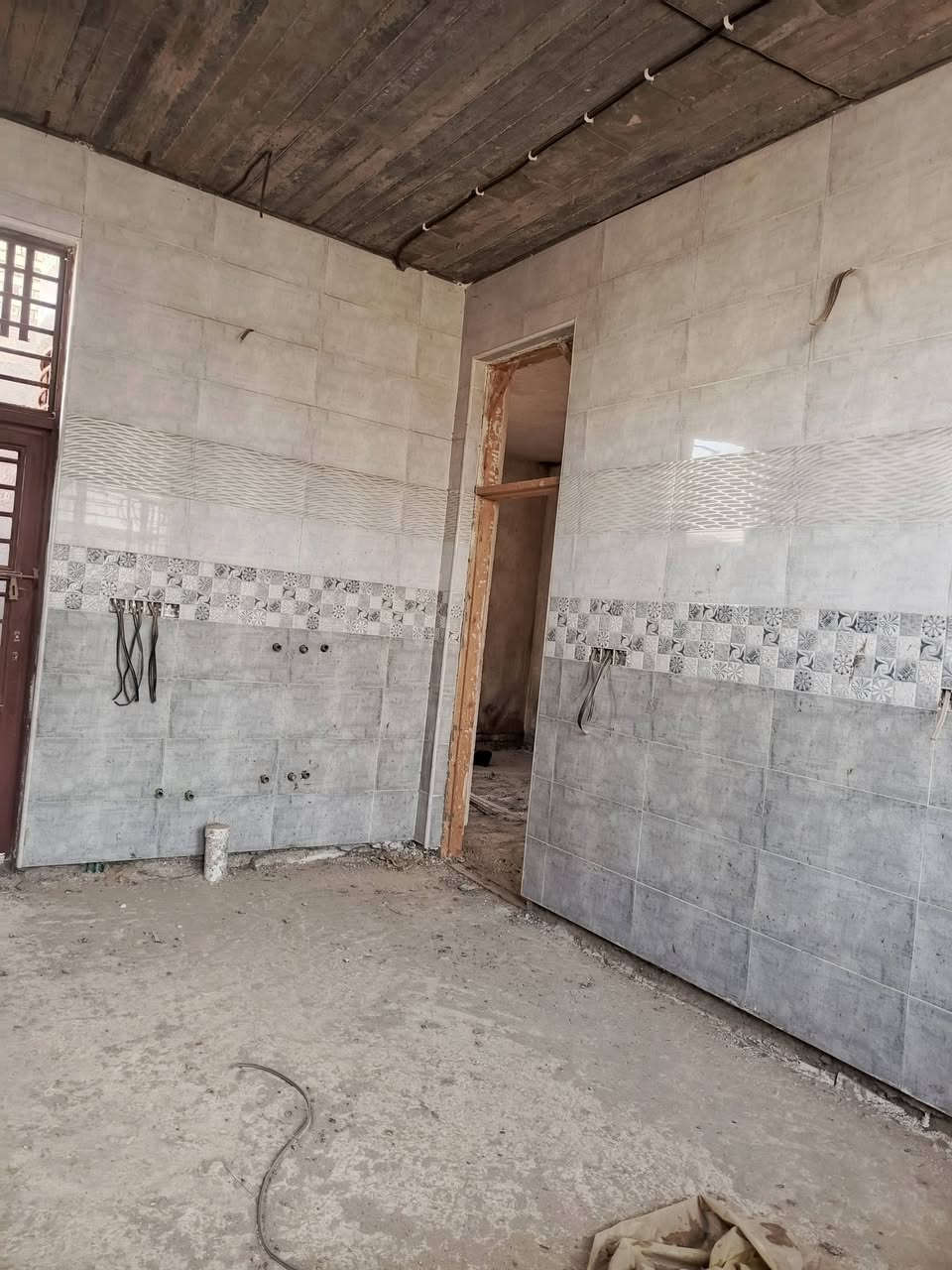 بيت طابو صرف الدغاره هور الجبور
- مساحه 150 م (7.5 العرض ونزال 20)
- غرفه + مطبخ +براني + صحيات داخليه وخارجيه
-ناقصه فقط تشطيب كهربائيات البره والارضيه والبورك
بناء حديث 
-مطلوب اسكان 40 مليون 
التواصل واتساب او اتصال   (***********)
