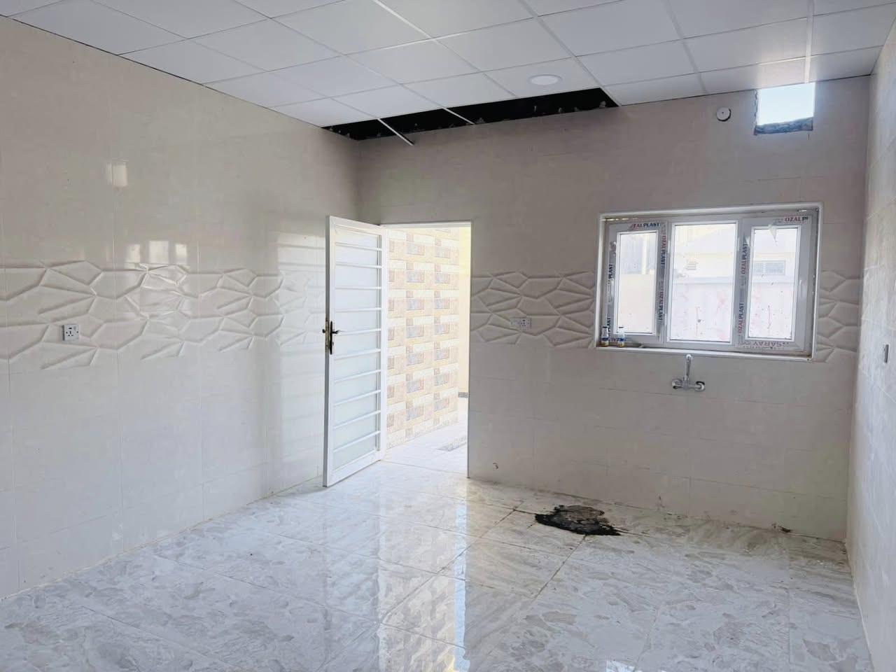 (#أَعَــــــــــــــــــــلَأَنَ)
   ((#مكتــب_شمــس_الباحــث_للعــقارات_السماوة))

عقار للبيع ▪️مجمع الدوح السكني     

المساحــه ▪️200m   
يتكون من غرفتين  نوم  نوم صاله استقبال مطبخ ومجمعات صحيه وكراج سياره بناء سنه 2025 مطلوب للعقار 110 مليون 

لمعرفه السعر الكلي اكتب تم 
عنوان المكتب السماوه حي الصدر مقابل اعداديه الشهيد الصدر الجاحظ سابقا داخل المنطقه  

#حاب_تعرض_عقارك_كل_ماعليك_مراسلتنا_على.          _الخاص_أو الأتصل_على_أرقام_المكتب https://www.facebook.com/shamsalbhith?mibextid=LQQJ4d

     شمس الباحث للعقارات السماوة 
                      
                  ***********      ***********

(🌹#شعارنا_الأمانة_والثقه_والأخلاص_في_العمل🌹)
