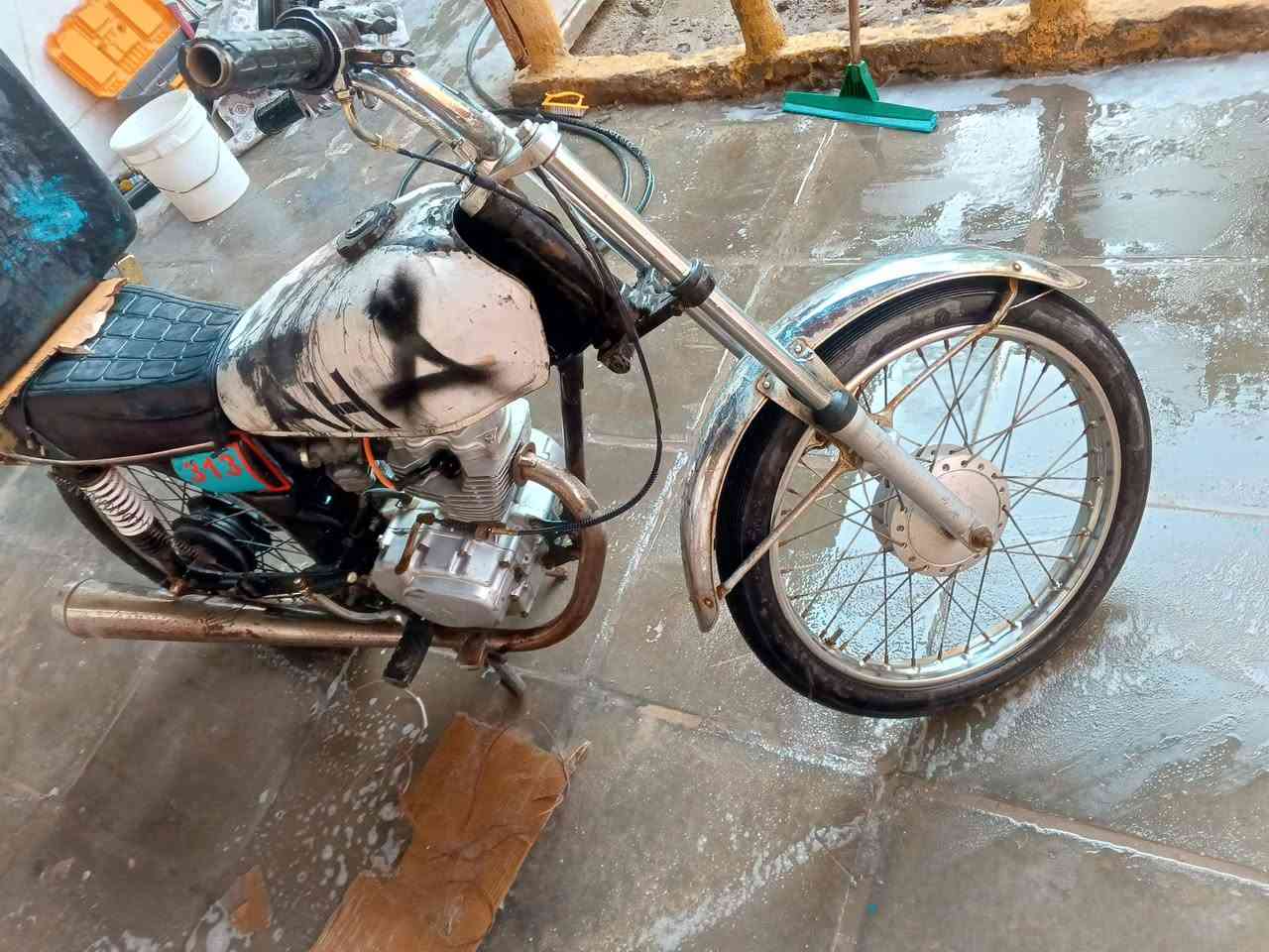 من رخصة الإدارة

سلام عليكم شباب دراجة ايراني للبيع مكينه مكفولة وخرسة نقصهة فراك كلج وتانكي  بس للعلم صندوك مخلي بس عن مشتركات  السعر 300 وبيهة مجال كلش قليل فدوة رحتلك مو شراي لتخابر مكاني بالبصرة ابو خصيب حي عسكري رقمي للتواصل ***********
