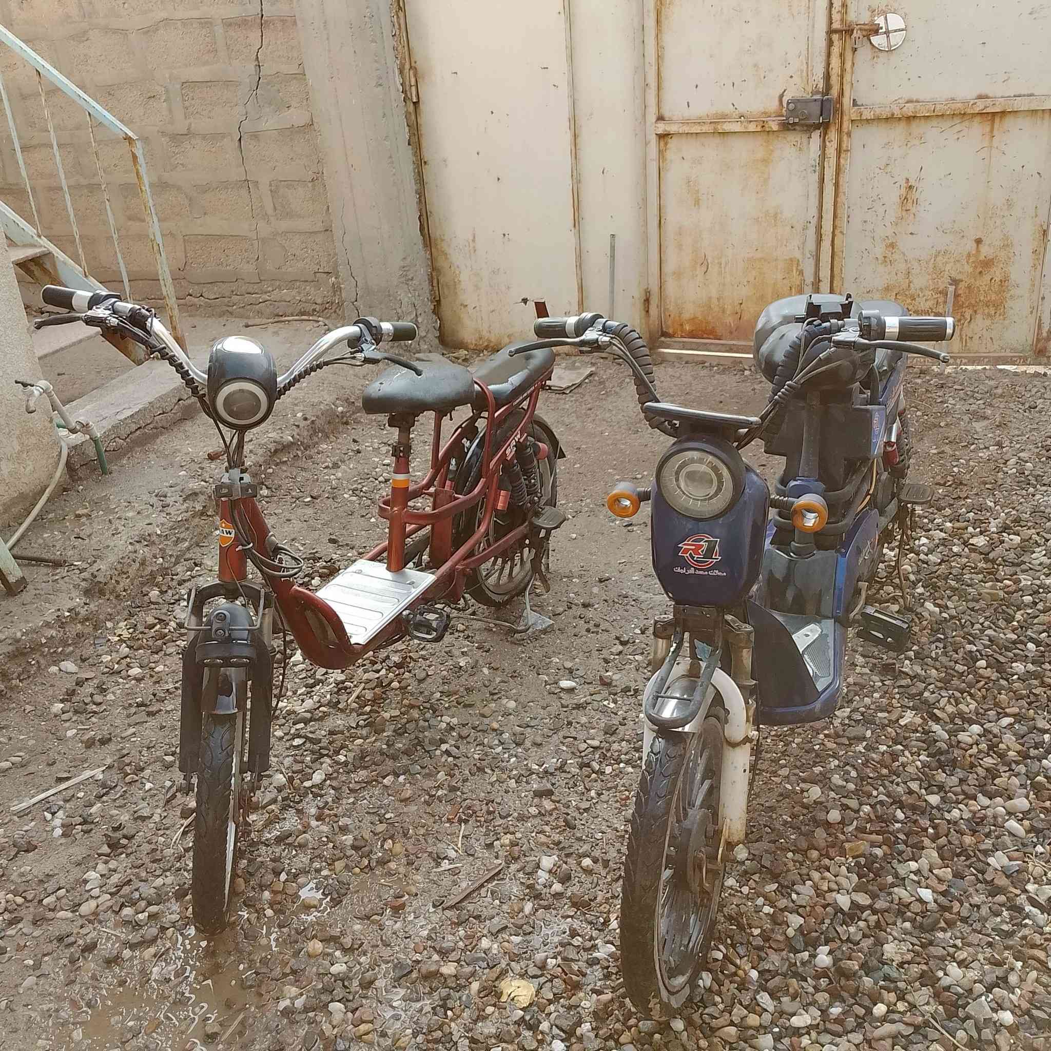السلام عليكم دراجات شحن للبيع  الحمره يرادلهة فقط بطاريات والثانيه ما اعرف ابيع كوم حديد السعر ٤٠٠ وبيهن مجال مكان البصره ابو الخصيب رقم الهاتف بي ويتساب ***********
