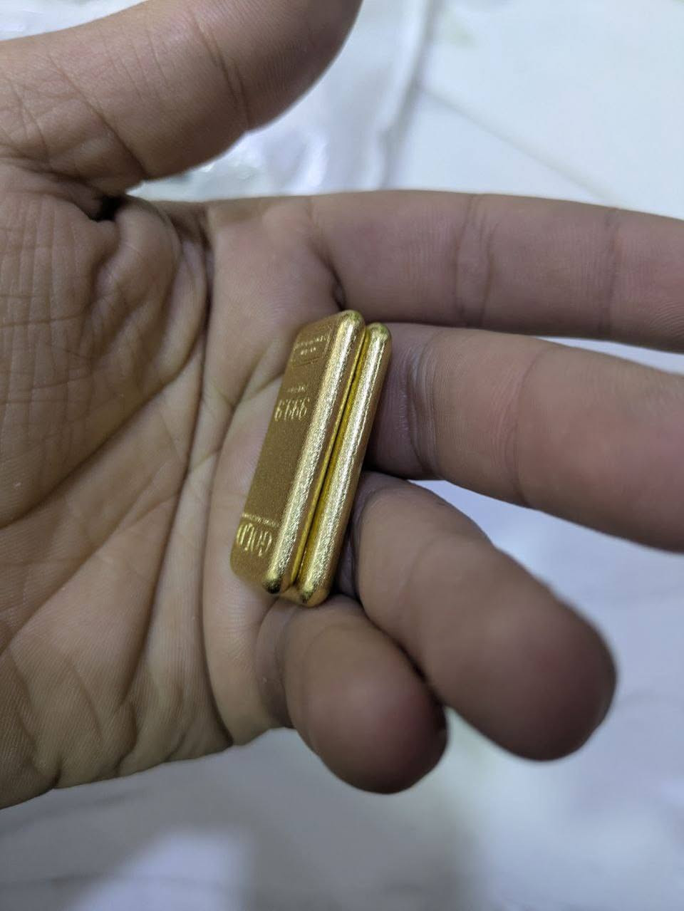 طلعتنا قطعتين سبائك بهل شكل مكتوب عليه دهب و 999.9 دني فقط ديكور اليفيدة يدفعلنا بي سعر وياخدهن


**إذا كنت صاحب هذا الإعلان وتريد حذفه لأي سبب، رجاءا أرسل رسالة إلى الدعم الفني**