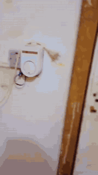 سلام عليكم غرف البيع سعر 500 نضيفه صار شهرين من خذيته هاذ رقم ***********
