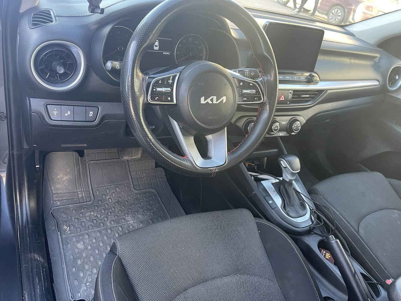 كيا فورتي 2022
لون نفطي 
رقم اربيل باسمي
مكينه 2000 دوش
رادارات خلفيه اماميه جانبيه
توقف ذاتي امامي خلفي 

كير 8 نمر 
داخل مخمل اسود 
حادثها بخشم الجاملغ الامامي امريكا
بس بارد بسيط 
شخط بابتين الجهة اليمنى 
تبديل باب خلفي ايمن وصبغ باب وجاملغ خلفي 
ماشيه 84 مايل 
السعر 130
بيها مجال 
مكاني بغداد اليوسفية 
*********** 
***********
