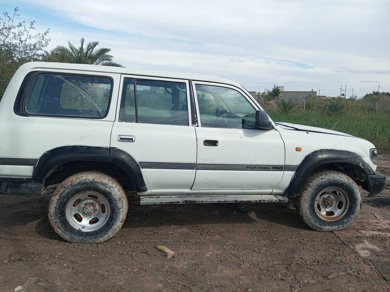 السلام عليكم سياره لاندكروز مو نيكااللبيع مزاد دوله2004السياره جهزه من كلشي مكينه 3000ففتي مكينه وكير شرط تبريد شغال رقم السياره على حساب الدوله السعر 40 وبيه مجال ((***********
