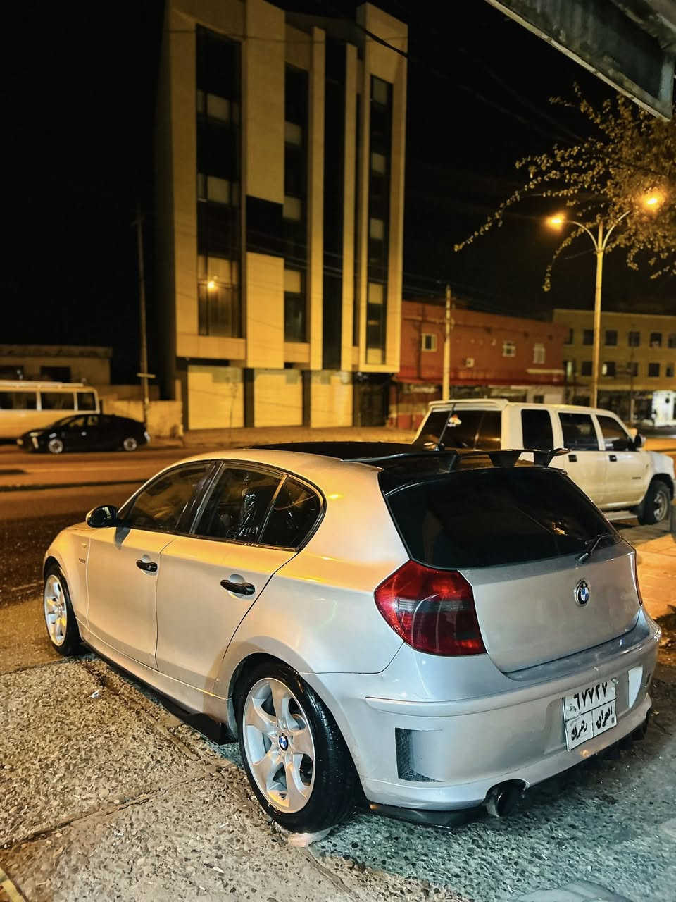 BMW E87 V4 2010
سڵویخواتان لێبێت بیئێم ماڵی دۆست 
ڕەقەم دهۆک (٤) بستۆنی بێ تۆڕبۆ گێڕ عادی 
یەک مەکینەی لۆک ی لەسەرە
 سارەکە گێڕو مەکینی بەشەرت 
فول مواسەفات 
مۆدێلی (۲٠۱٠)یە
بۆ زنینی زنیاری زیاتر لەسەر سەیارەکە
پەیوەندی بکەن بە ***********
