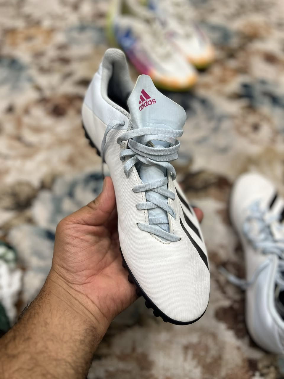 اديداس اصلي بالة 
قايس 42
نظافه فول
تخفيضات 
40الف مع التوصيل 
للحجز ***********
