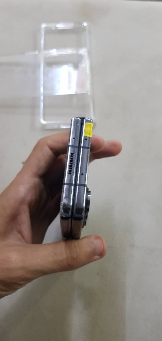 Z fold 5 
ram 12 hard 1T
العیوب مبین بل صور بدون ملحقات 650و مجال


**إذا كنت صاحب هذا الإعلان وتريد حذفه لأي سبب، رجاءا أرسل رسالة إلى الدعم الفني**