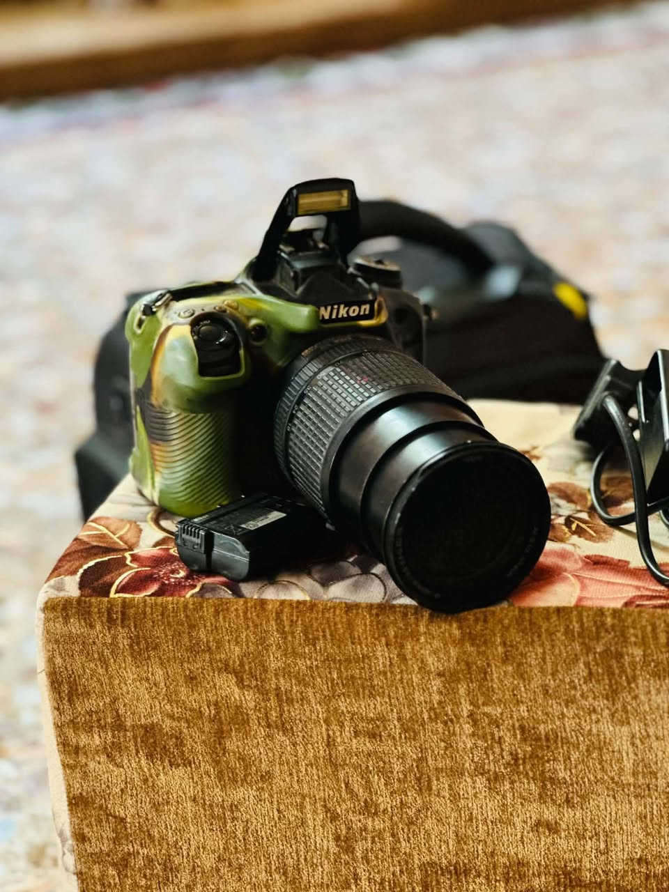 للبيع كاميرا Nikon D7200 احترافية وغنية عن التعريف، الكاميرا نظيفة جداً وبحالة ممتازة (شبه جديدة) ومضمونة من أي عيوب مصنعية أو مشاكل تقنية.الملحقات المشمولة مع الكاميرا:الملحقات الأصلية: كاملة وموجودة (الكرتونة، الشاحن الأصلي، البطارية الأصلية، وحزام الرقبة).الذاكرة: رام (SD 64  العدسة الكيت 18-140mm
((السعر خاص) 
***********
