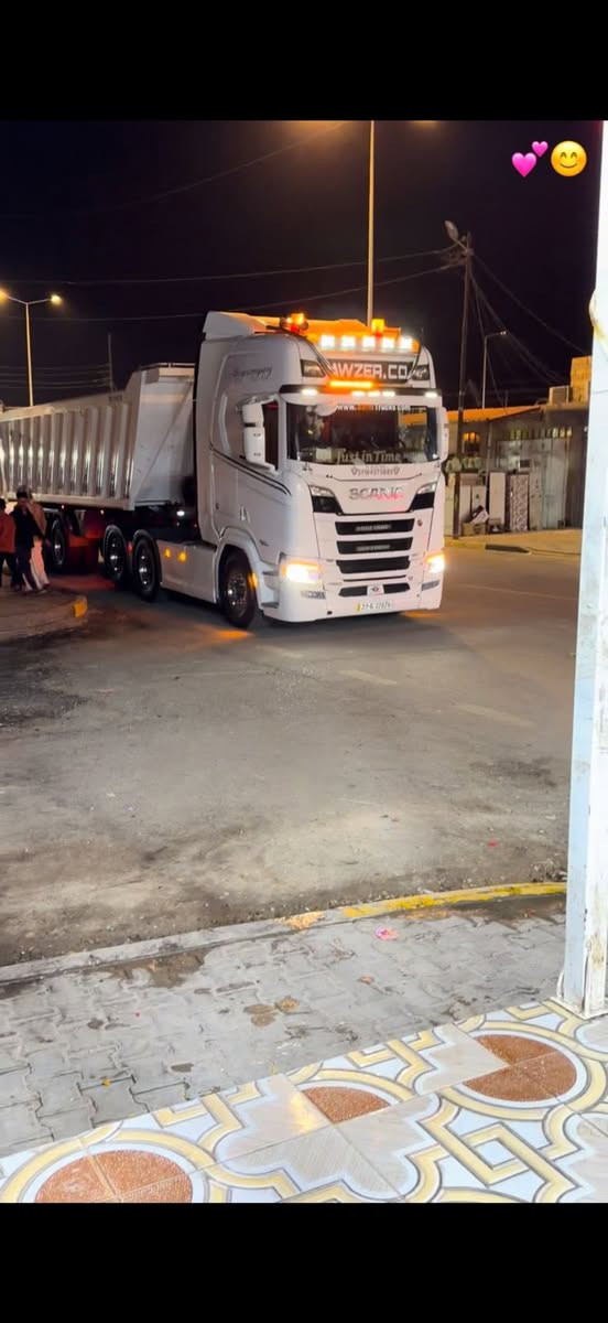 يا الله سكانيا سحال مزوج2018 فول مواصفات مكينة8v520 كامل راس وعربانة ماكنيسان مربوطة عليه قلاب رفع قمارة ريموت سبلت  خزن سيارة مفولة مواصفات *********** الاتصال بيع كاملةالسعر925$
