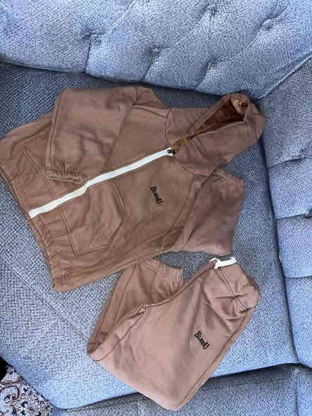 تراك بناتي ولادي شتائي مبطن عمر ٣و٤سنوات ٣قطع
٥و٦ سنوات قطعه
١١و١٢ سنه قطعه
٧و٨ سنه قطعه
سعر ١٢...تواصل@kameel66 او وتساب***********
