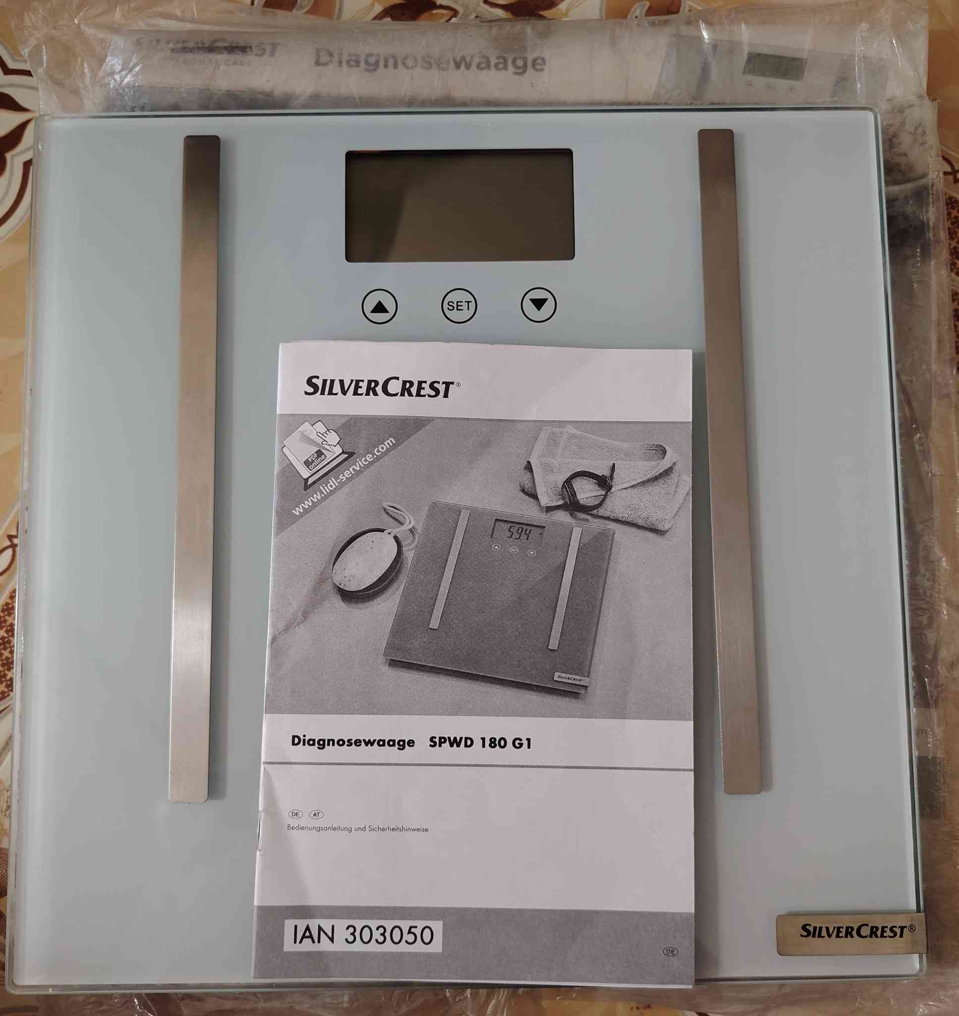 ميزان لقياس وزن الجسم 
▪️يحتوي الميزان على وظيفتين هي قياس وزن الجسم وتحليل المؤشرات الحيوية للجسم. 
▪️الوزن الأقصى 150 كجم

المؤشرات التى يبينها الميزان هي:
1.نسبة الدهون في الجسم
2.مستوى الماء
3.نسبة العضلات

#الأصلي 
🚫جديد غير مستخدم ولاباله باللوك 

السعر ٢٥ الف
#يتوفر توصيل لجميع محافظات العراق للحجز خاص


**إذا كنت صاحب هذا الإعلان وتريد حذفه لأي سبب، رجاءا أرسل رسالة إلى الدعم الفني**