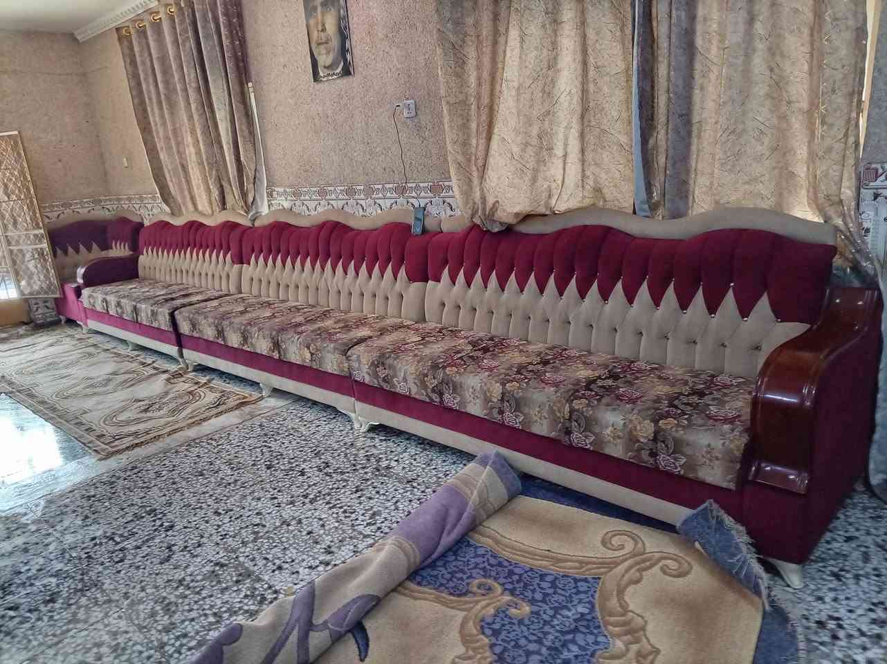 ديوان ١٩ مقعد وطول ١٥ متر نضافة ٩٠٪ تسكام اسفنج ما ينزل مكفول سعرة ٧٥٠ مكانه الشعب الاتصال الرقم ***********
