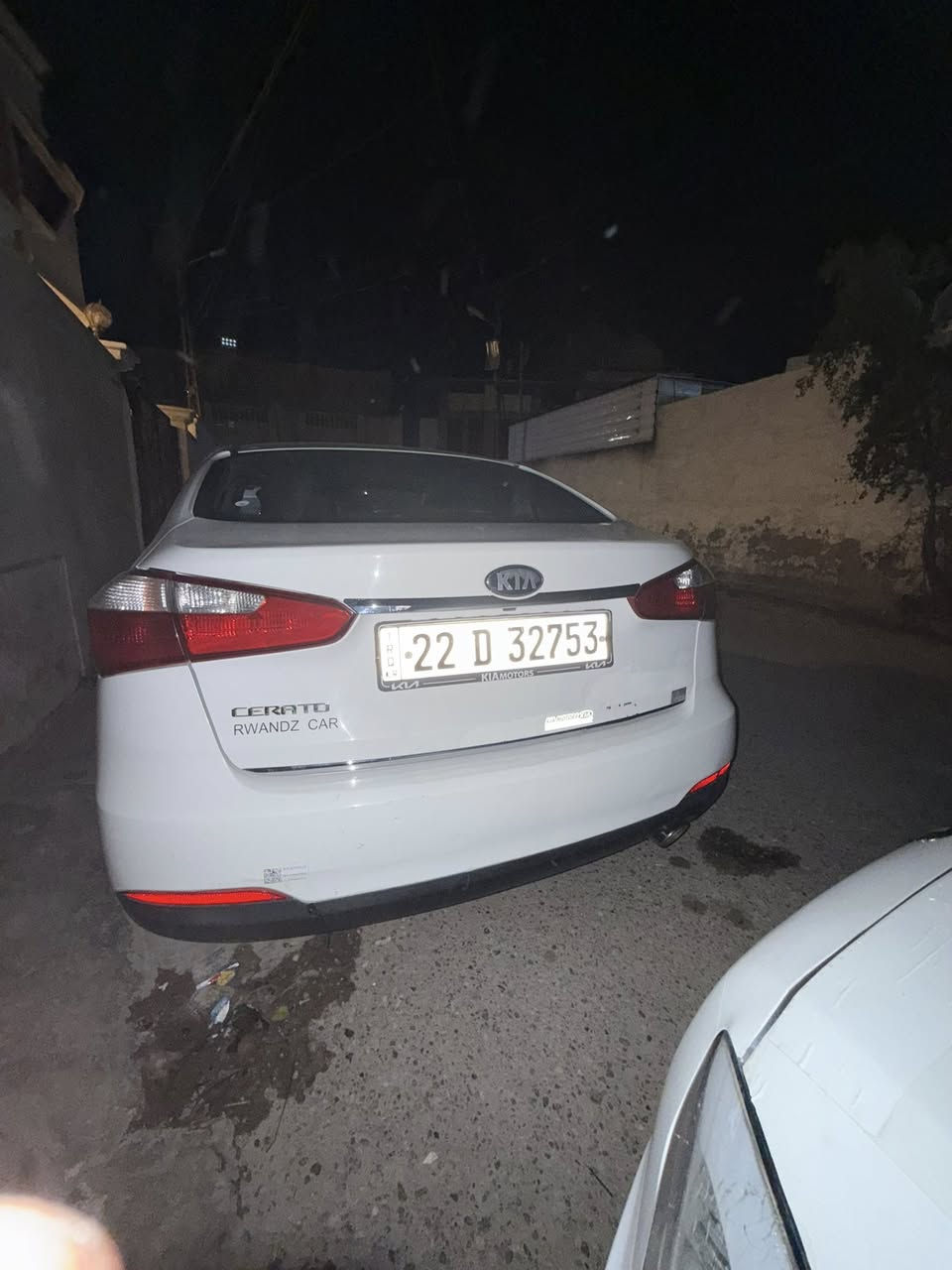 السلام عليكم سيراتو موديل ١٣ محرك ١٦٠٠  رقم أربيل باسمي السعر ١١٨ مكان السياره الحبانيه  رقم صاحب السياره ***********
