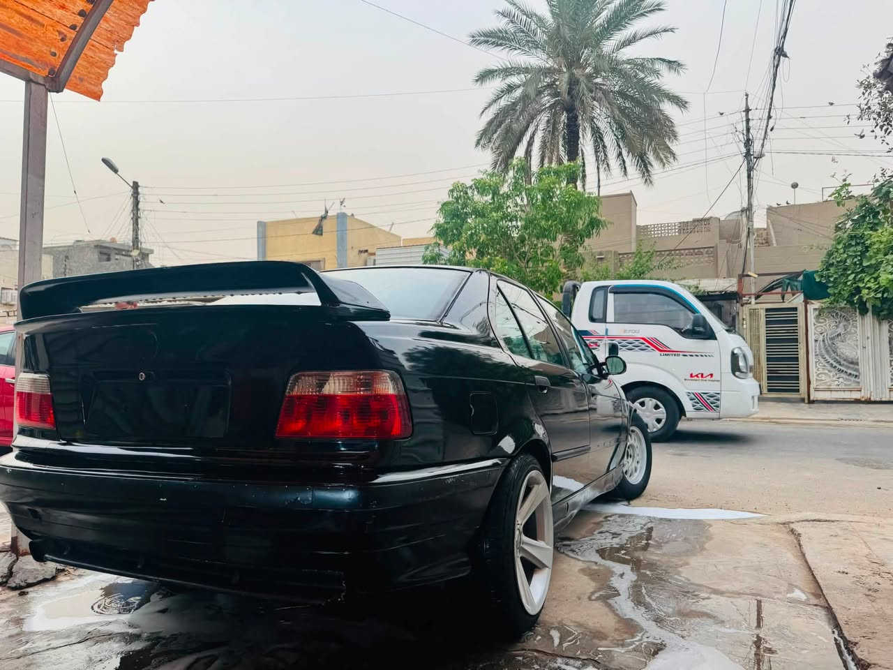 السلام عليكم
بي ام دبليو BMW
E36 320i
مكينة 20 مسكر اصل بلادية كير عادي 
تبريد نقص غاز 
صبغ عام بدون ضربه جديد درجة اولى 
رقم بغداد دولي بأسمي سنوية وهزه ممنتهية
بيها نقوصات بسيطة 
السعر 35
مكاني بغداد البياع
الرقم *********** موجود واتساب
