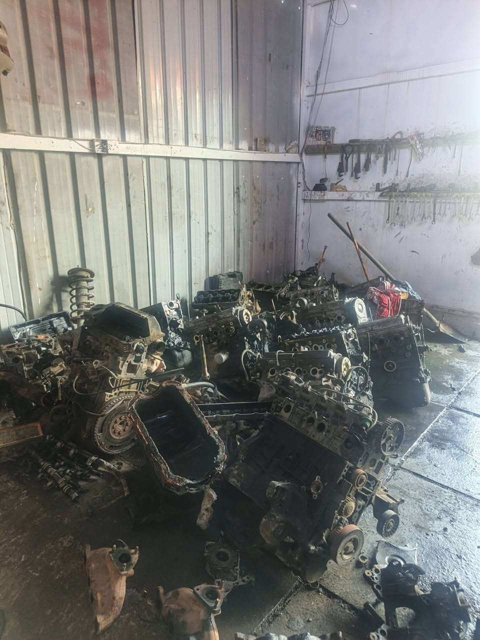 السلام عليكم تفصيخ جميع انواع السيارات الايراني محرك سايبه 200 ضمان 30 يوم محرك سمنت 400 ضمان 30 يوم  نشتري جميع الارقام بغداد مصفر هيئه غرامات بصمه سريعه سعر 12 ورقه فما فوق خصوصي 16 ورقه فما فوق  عنوان بغداد الزعفرانيه قرب جامع الصدرين جراج على الشحماني رقم الهاتف***********
