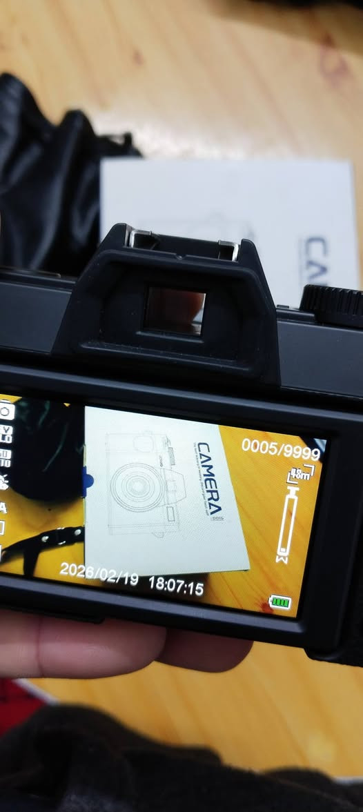 للبيع كاميره لتصوير المناسبات دقة 4k حقيقي شباب الكاميره منزليه يعني ممصور بيه وبعدهي جديده بلباكيت  ممستخدمه غراضه كاملة من كلشي رام 32 كيكا عدسة اضافيه وبطاريات عدد 2 وشاحنه وجنطه كما موضح بلصور شباب الكاميره بعدهي جديده كلش الله شاهد طك الكارتون سعرهه 125 مكاني بغداد البياع


**إذا كنت صاحب هذا الإعلان وتريد حذفه لأي سبب، رجاءا أرسل رسالة إلى الدعم الفني**