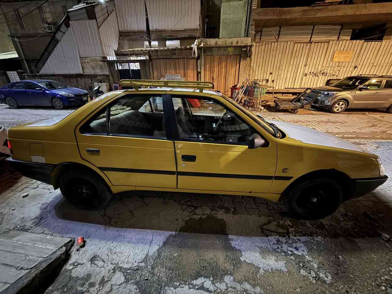 بيجو روى 2009 بسمي على ايدي من شركه سياره نضيفه ومرتبه بدون خياس شاشه وداش كام و سنتر لوك بس واكف يمكن يرادله بطاريه او برمجه بيها ضربه بسيطه من جه باب سايق مبينه بصور بدون صبغ بدون تعديل كلشي سليم بسياره 30 بيها مجال بسيط مكاني كاضميه 
***********
