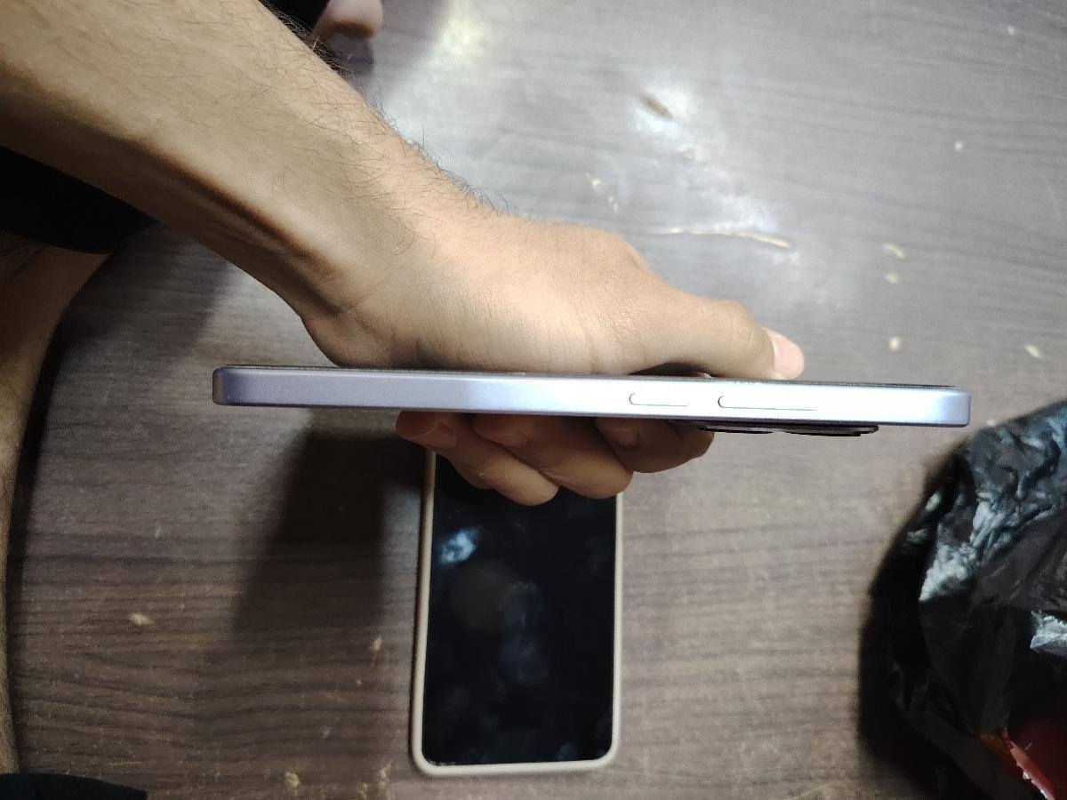 السلام عليكم ريدمي نوت 15 برو 5G جهاز نضيف كامل ملحقات كارتون وشاحنة مكاني الموصل ايسر 
***********
